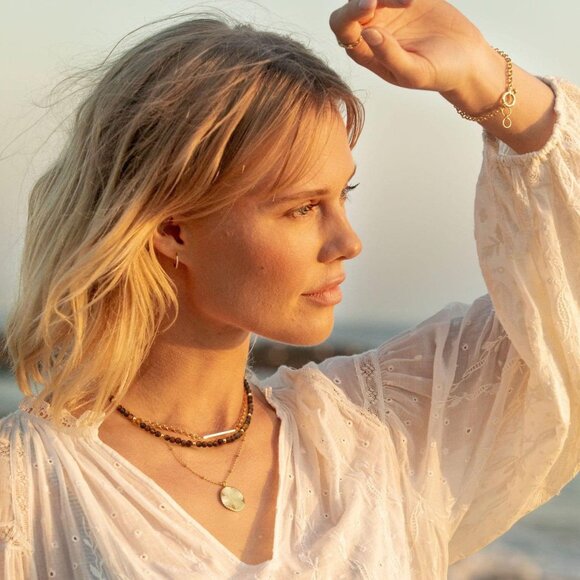 Elegant Tiger Eye Choker Necklace | 18k Gold Accents & Adjustable 15" Length - Picture 3 of 7